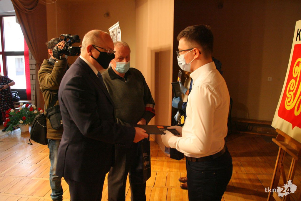 Końskie: Nagrodzono uczestników gminnego konkursu o Żołnierzach Wyklętych [wideo, zdjęcia]