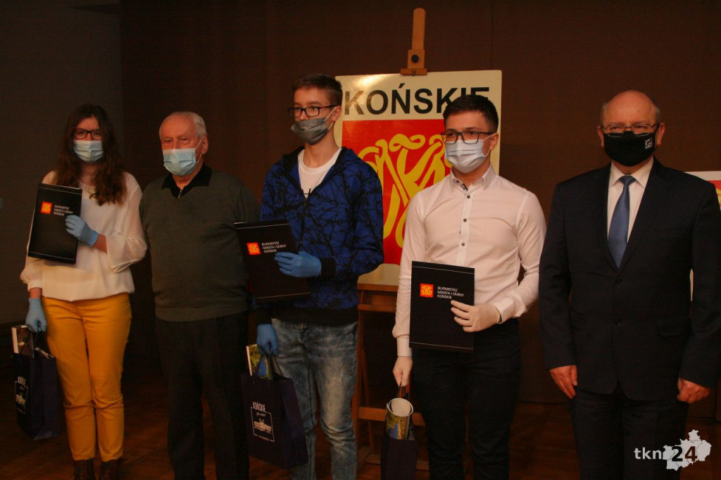Końskie: Nagrodzono uczestników gminnego konkursu o Żołnierzach Wyklętych [wideo, zdjęcia]