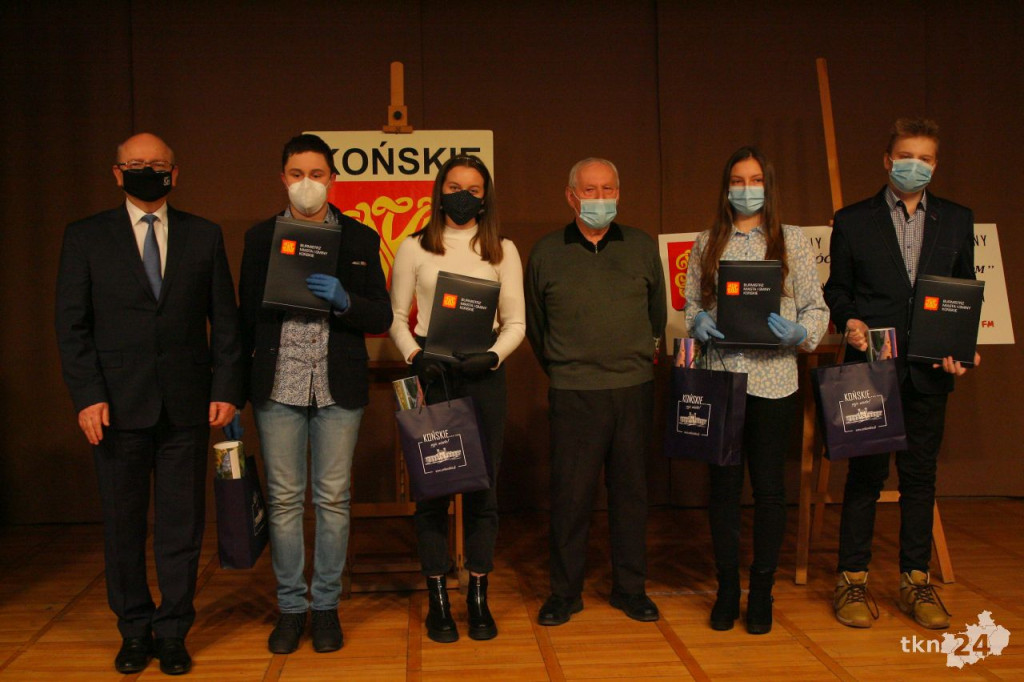 Końskie: Nagrodzono uczestników gminnego konkursu o Żołnierzach Wyklętych [wideo, zdjęcia]