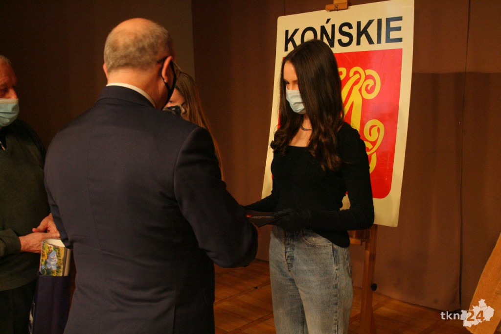 Końskie: Nagrodzono uczestników gminnego konkursu o Żołnierzach Wyklętych [wideo, zdjęcia]