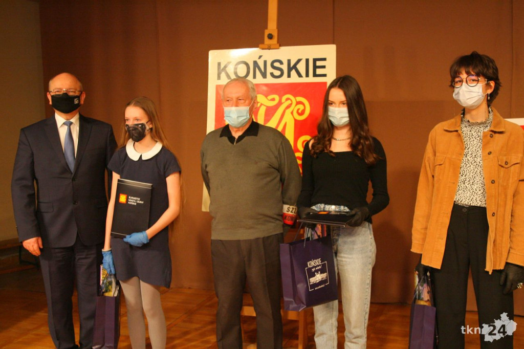 Końskie: Nagrodzono uczestników gminnego konkursu o Żołnierzach Wyklętych [wideo, zdjęcia]
