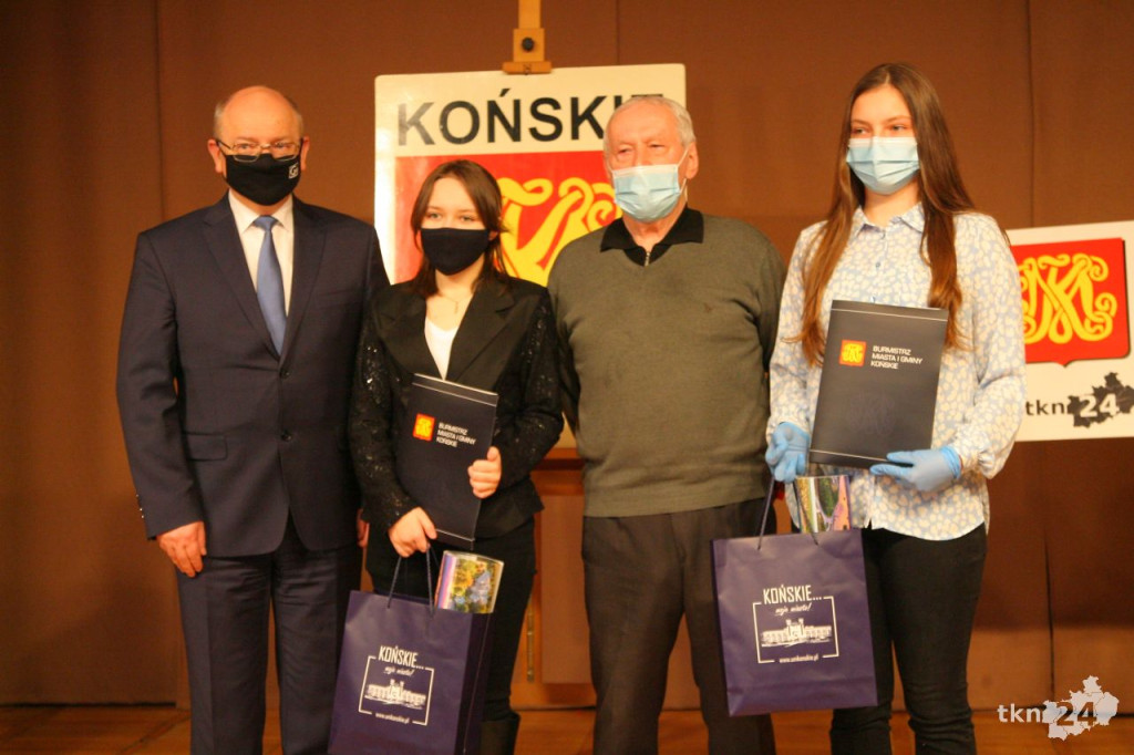 Końskie: Nagrodzono uczestników gminnego konkursu o Żołnierzach Wyklętych [wideo, zdjęcia]