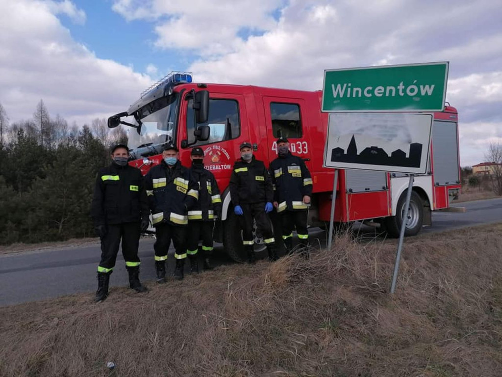 Strażacy z powiatu koneckiego zachęcają do szczepień przeciwko COVID-19 [zdjęcia]