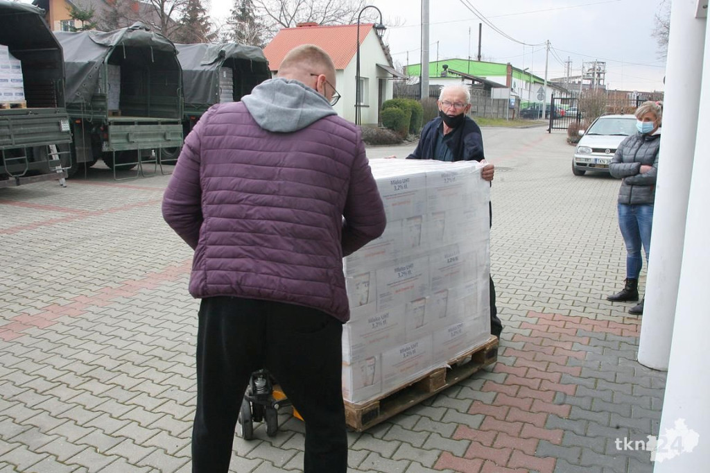 Tony żywności dla tysiąca osób przyjechały do Końskich [wideo, zdjęcia]