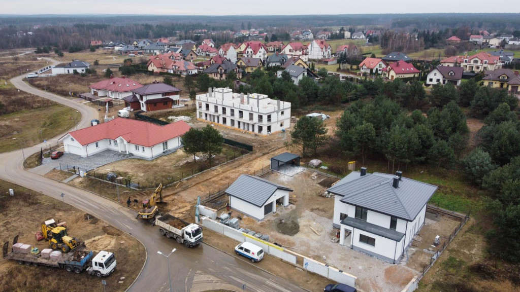 Blok na osiedlu jednorodzinnym. Mieszkańcy protestują! [wideo, zdjęcia]