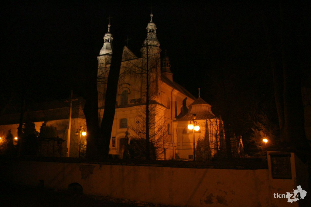 Celebrowali drogę krzyżową nocnym marszem do Czarnej [wideo, zdjęcia]