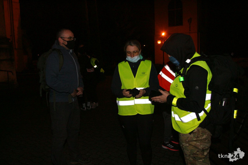 Celebrowali drogę krzyżową nocnym marszem do Czarnej [wideo, zdjęcia]