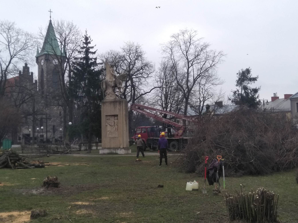 Ruszyła rewitalizacja rynku. Na start kontrowersje [wideo, zdjęcia]