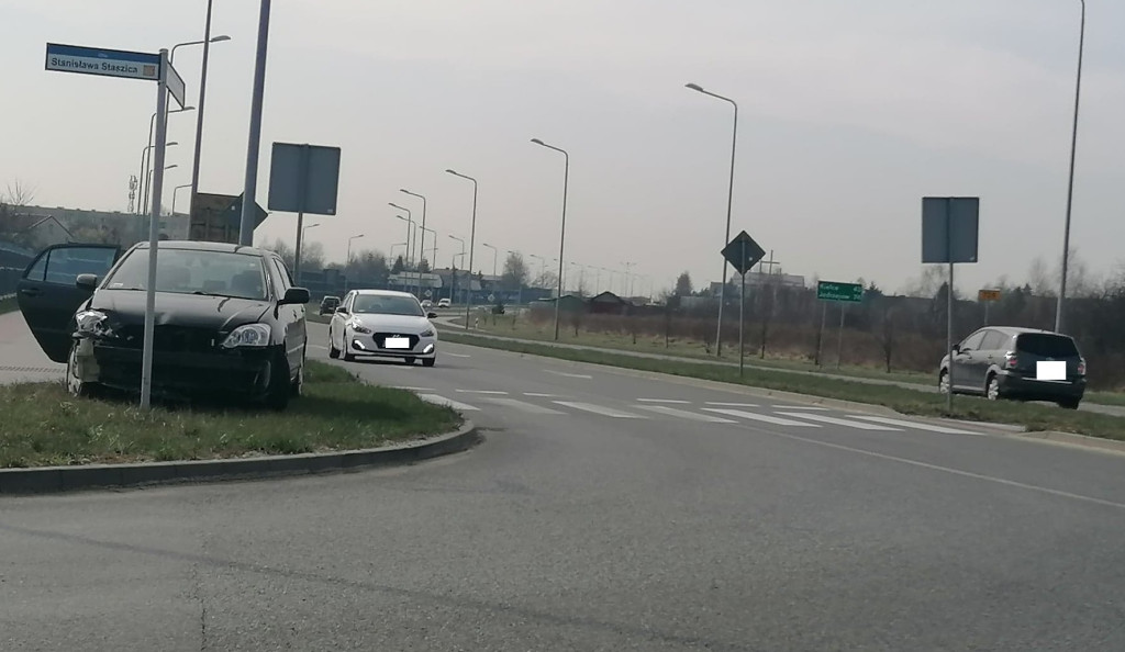 Kolizja na obwodnicy Końskich. Kolejna w tym samym miejscu [zdjęcia]
