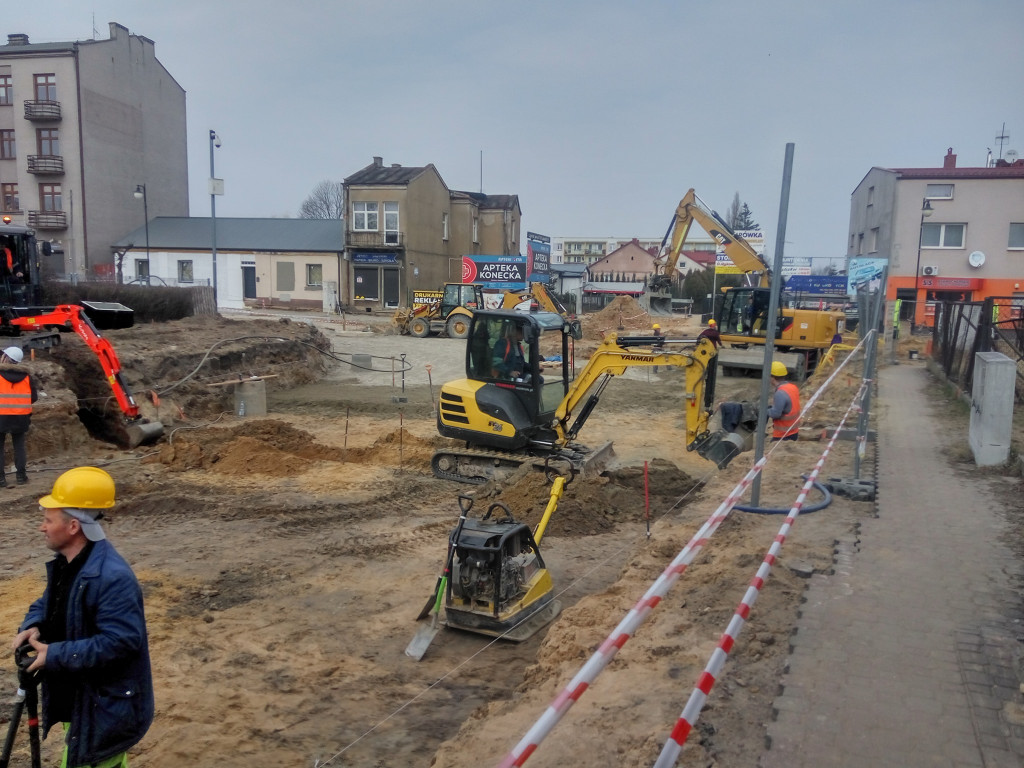 Praca wre przy nowym rondzie w Końskich [zdjęcia]