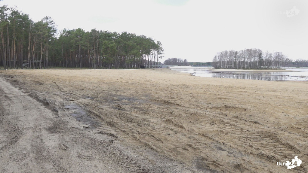 Rozjeżdżają i zaśmiecają zbiornik w Sielpi. Pojawią się fotopułapki [wideo, zdjęcia]