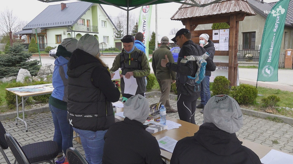 Piechurzy z całej Polski wyruszyli na Piekielny Maraton Pieszy [wideo, zdjęcia]