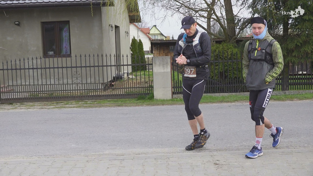Piechurzy z całej Polski wyruszyli na Piekielny Maraton Pieszy [wideo, zdjęcia]