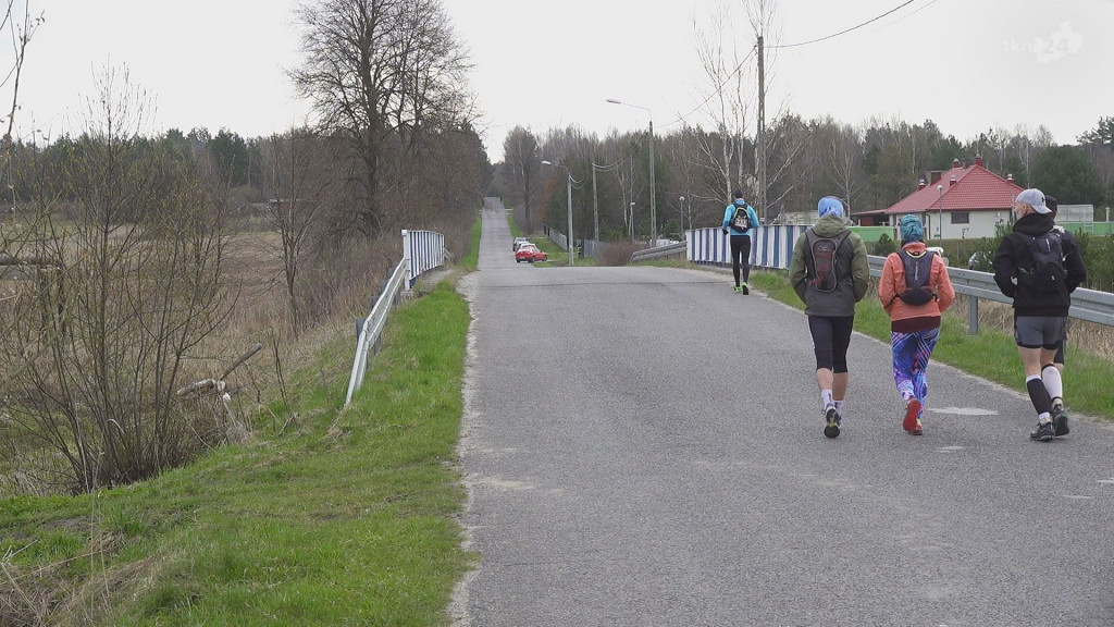 Piechurzy z całej Polski wyruszyli na Piekielny Maraton Pieszy [wideo, zdjęcia]