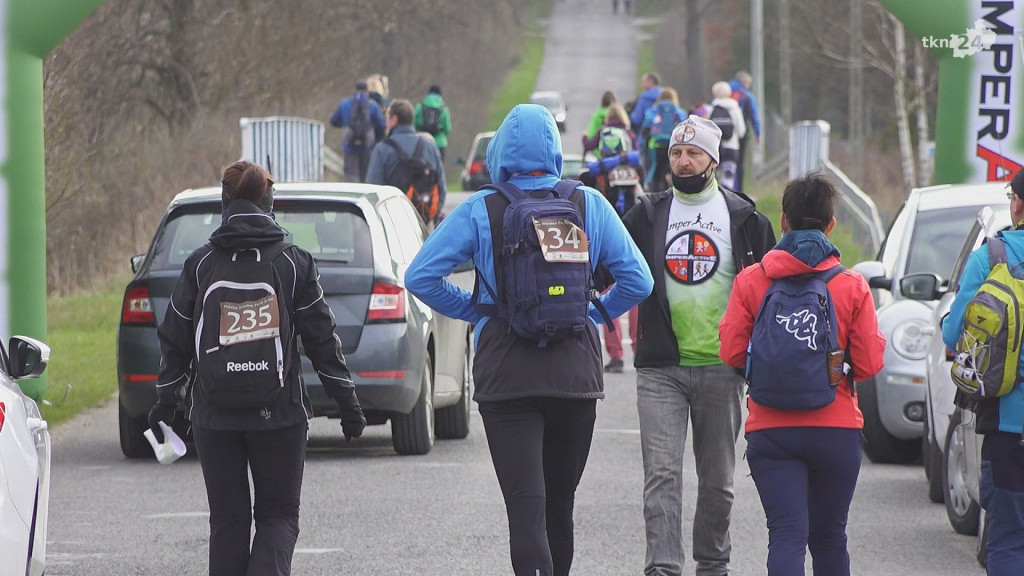 Piechurzy z całej Polski wyruszyli na Piekielny Maraton Pieszy [wideo, zdjęcia]