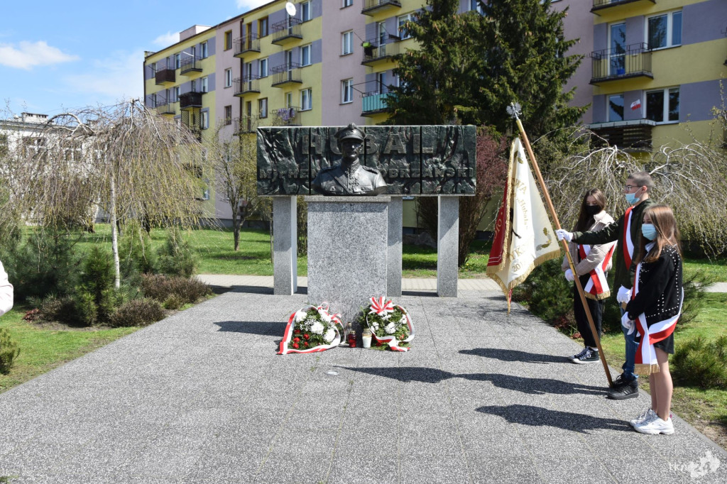 Uczniowie, leśnicy i włodarze uczcili pamięć o Hubalu [zdjęcia]