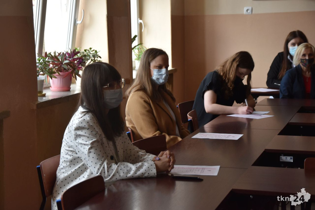 Koneckie szkoły średnie pożegnały maturzystów [wideo, zdjęcia]
