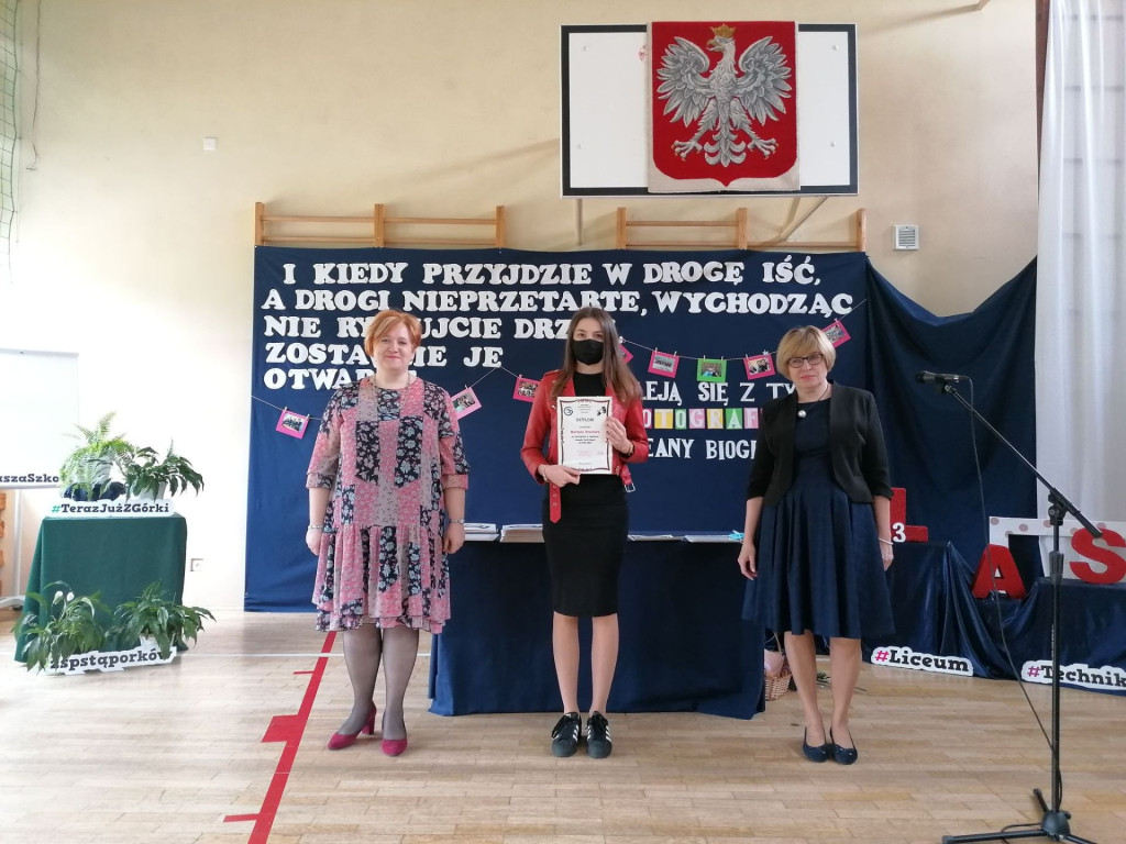 Koneckie szkoły średnie pożegnały maturzystów [wideo, zdjęcia]