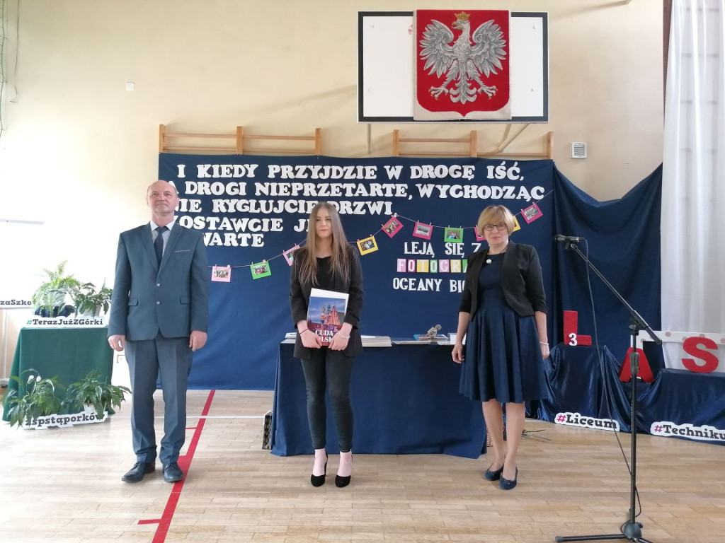 Koneckie szkoły średnie pożegnały maturzystów [wideo, zdjęcia]