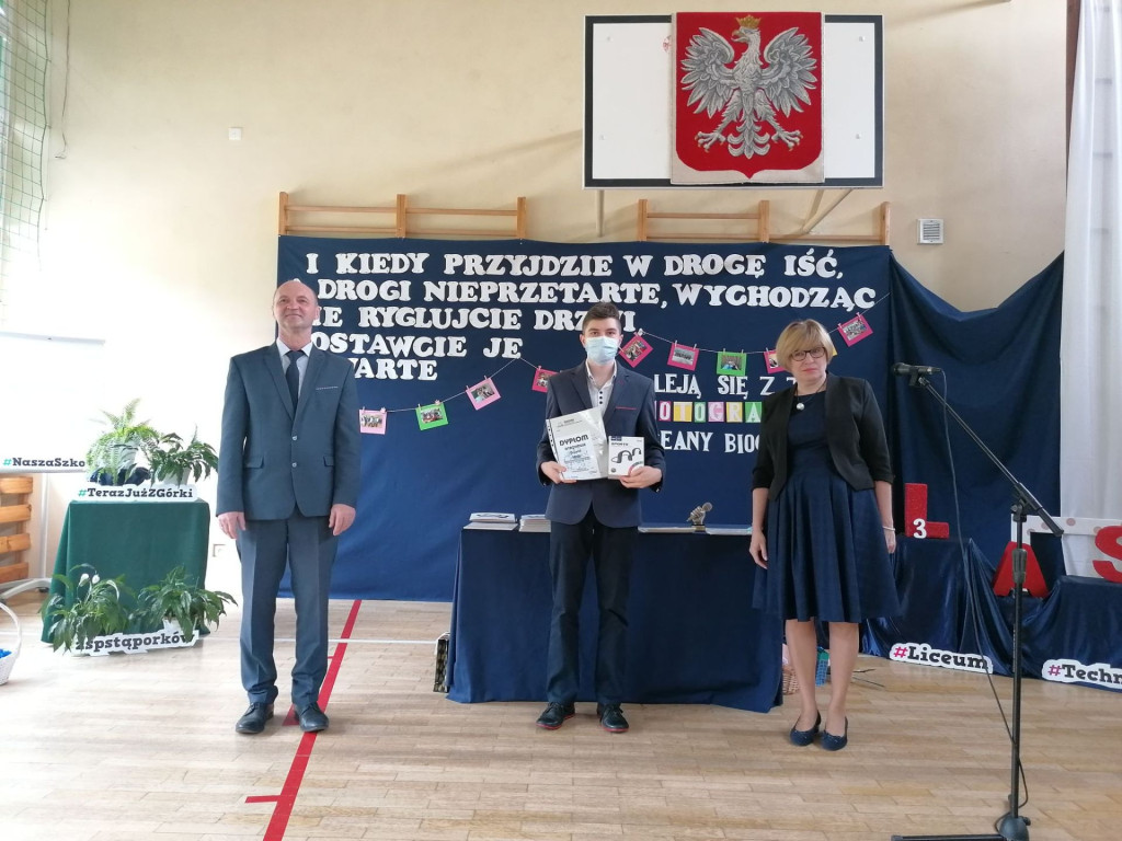 Koneckie szkoły średnie pożegnały maturzystów [wideo, zdjęcia]