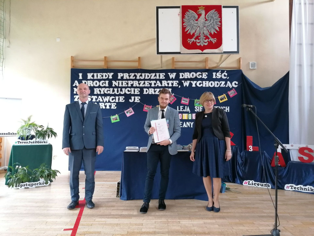Koneckie szkoły średnie pożegnały maturzystów [wideo, zdjęcia]
