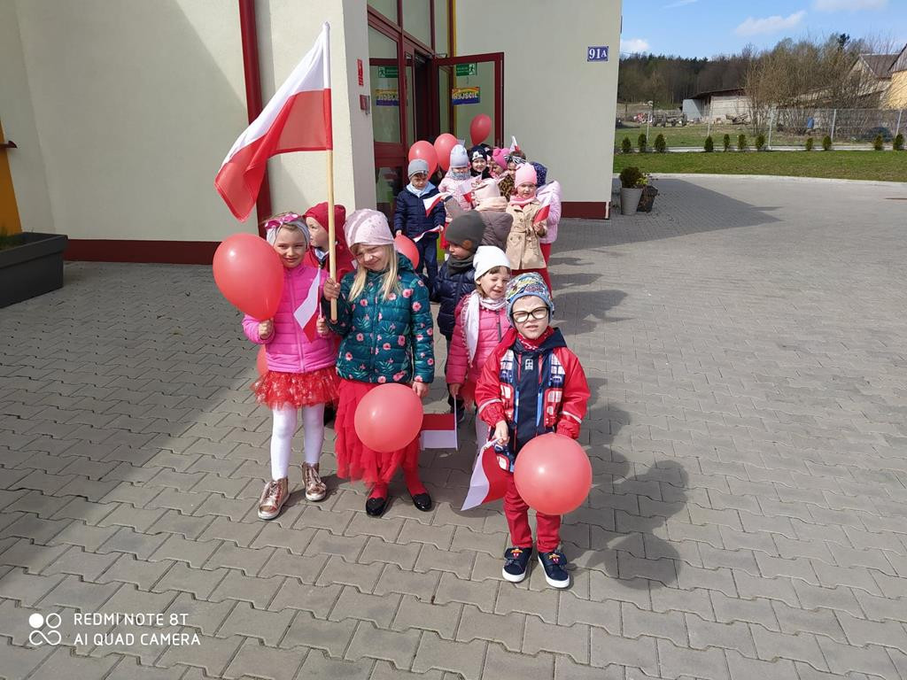 Dzieci z Przedszkola w Smykowie uczciły Święto 3 Maja [zdjęcia]
