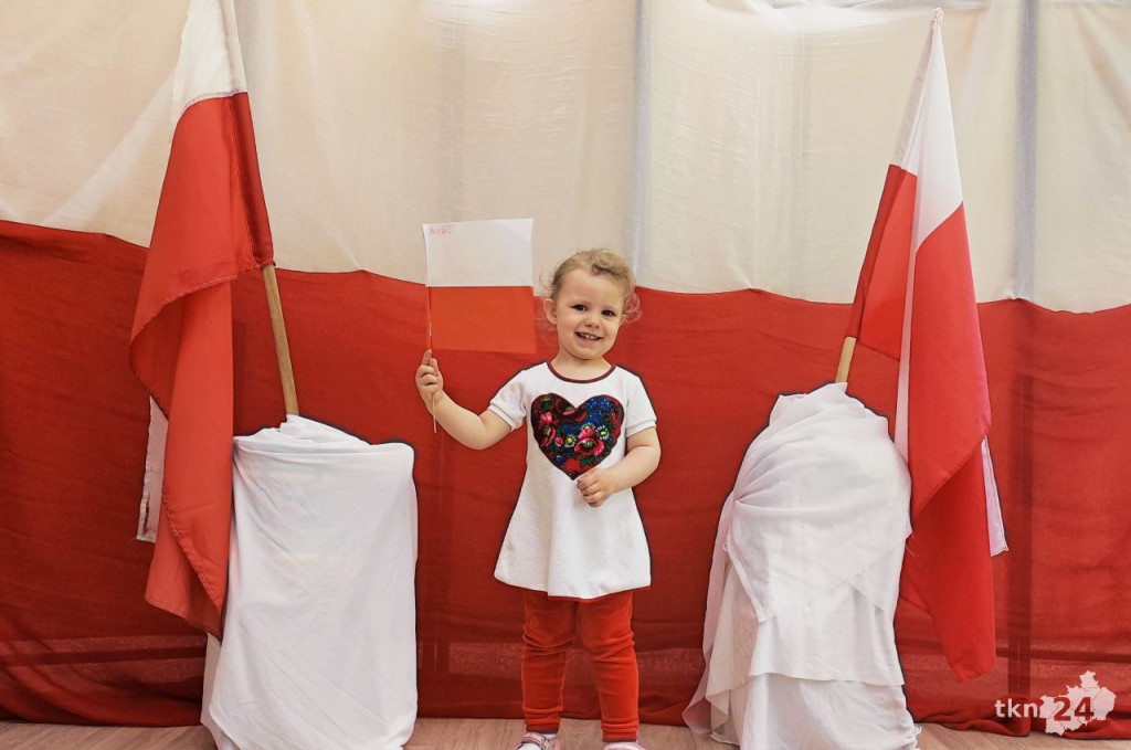 Biało-czerwono w Bajkowej Krainie [fotorelacja