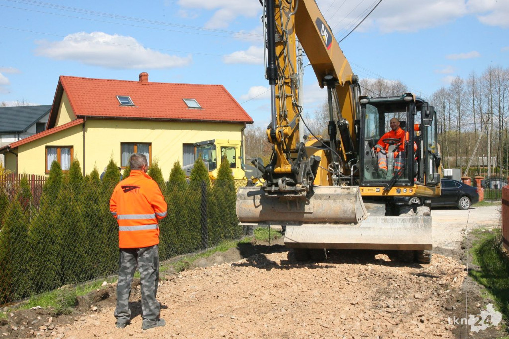 Trwają remonty dróg w gminie Gowarczów [wideo, zdjęcia]