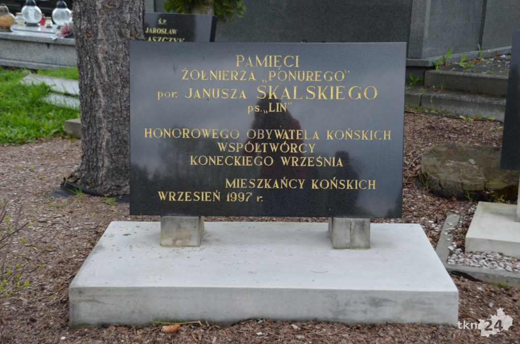 Przedstawiciele gminy Końskie pamiętają o bohaterach II wojny światowej [zdjęcia]