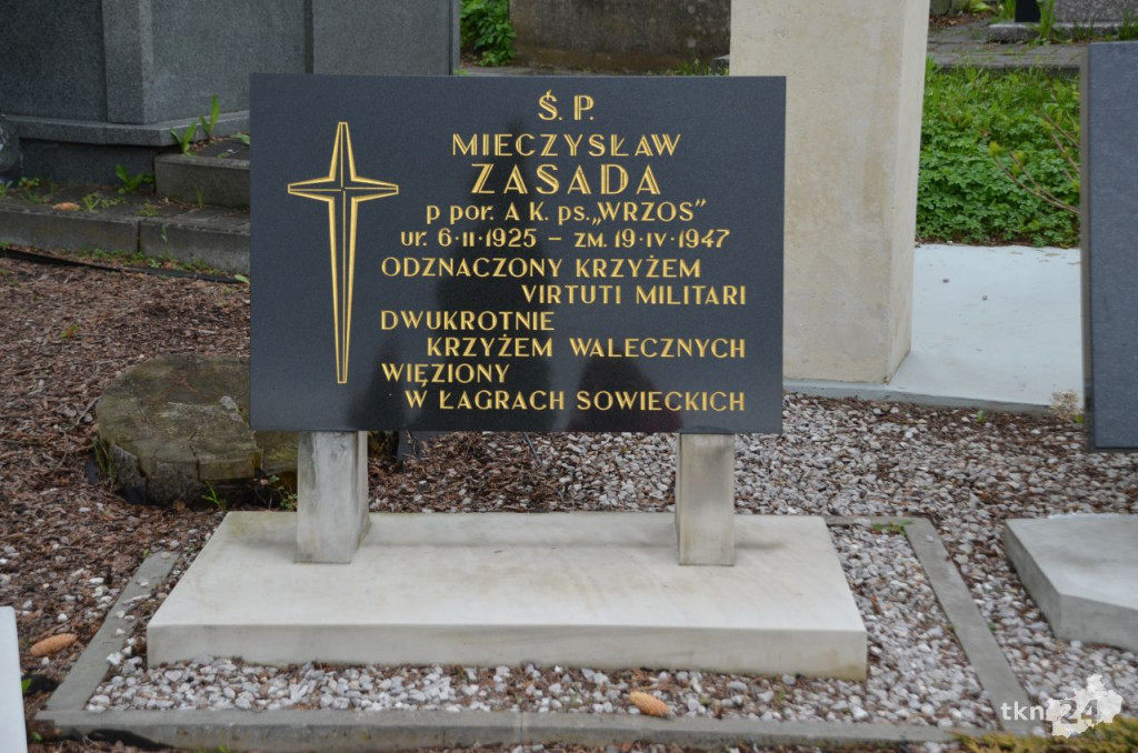 Przedstawiciele gminy Końskie pamiętają o bohaterach II wojny światowej [zdjęcia]