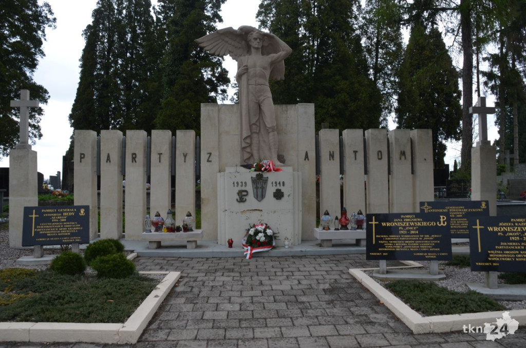 Przedstawiciele gminy Końskie pamiętają o bohaterach II wojny światowej [zdjęcia]
