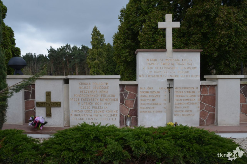 Przedstawiciele gminy Końskie pamiętają o bohaterach II wojny światowej [zdjęcia]