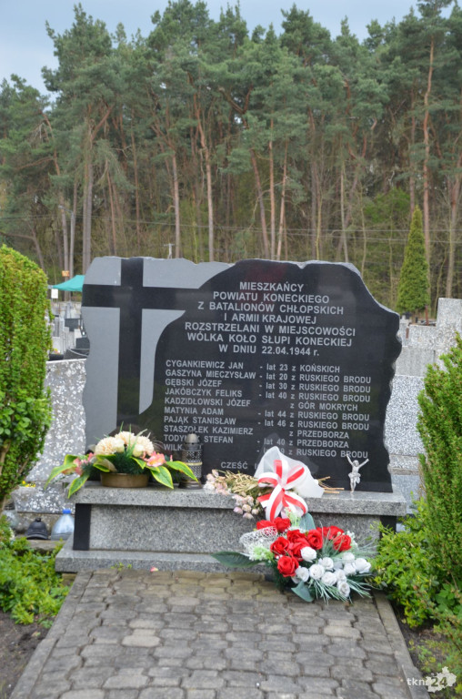 Przedstawiciele gminy Końskie pamiętają o bohaterach II wojny światowej [zdjęcia]