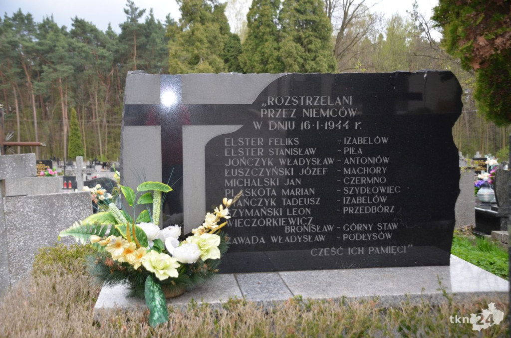 Przedstawiciele gminy Końskie pamiętają o bohaterach II wojny światowej [zdjęcia]