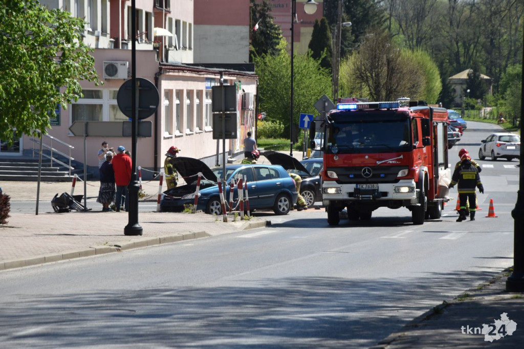 Passat i nissan zderzyły się w Końskich [zdjęcia]