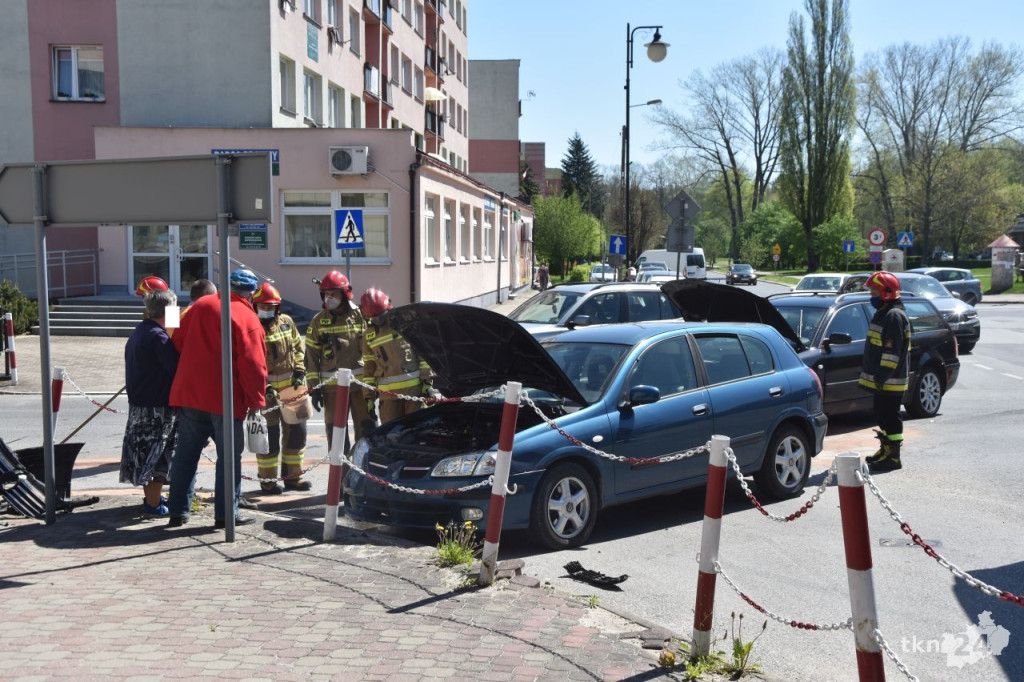 Passat i nissan zderzyły się w Końskich [zdjęcia]