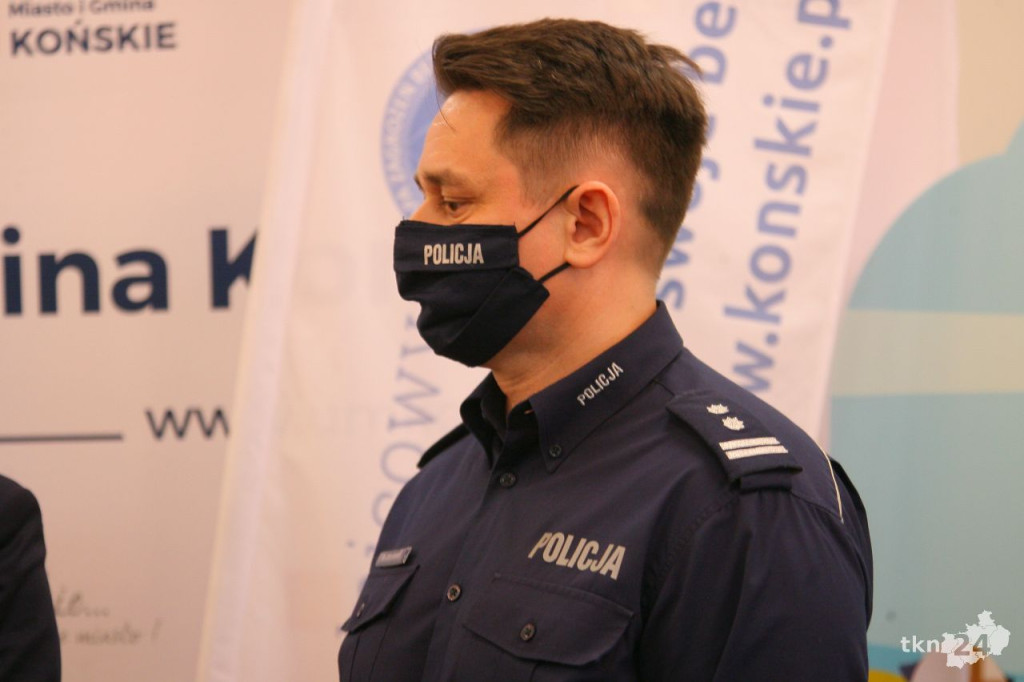 Nowy sprzęt profilaktyczny od gminy dla policji [wideo, zdjęcia]