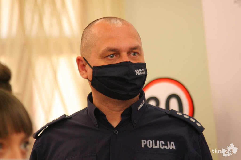 Nowy sprzęt profilaktyczny od gminy dla policji [wideo, zdjęcia]