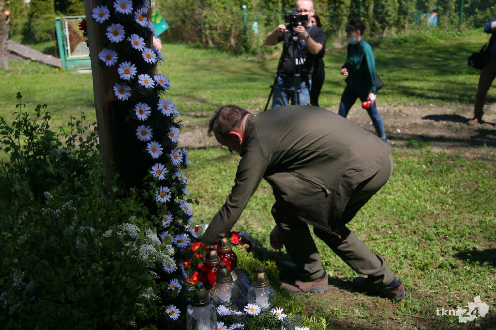 Parlamentarzyści i samorządowcy posadzili las w Niekłaniu [wideo, zdjęcia]