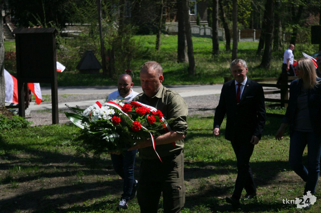 Parlamentarzyści i samorządowcy posadzili las w Niekłaniu [wideo, zdjęcia]