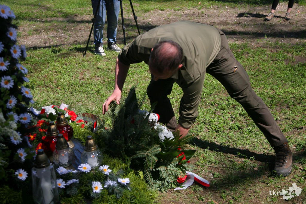 Parlamentarzyści i samorządowcy posadzili las w Niekłaniu [wideo, zdjęcia]