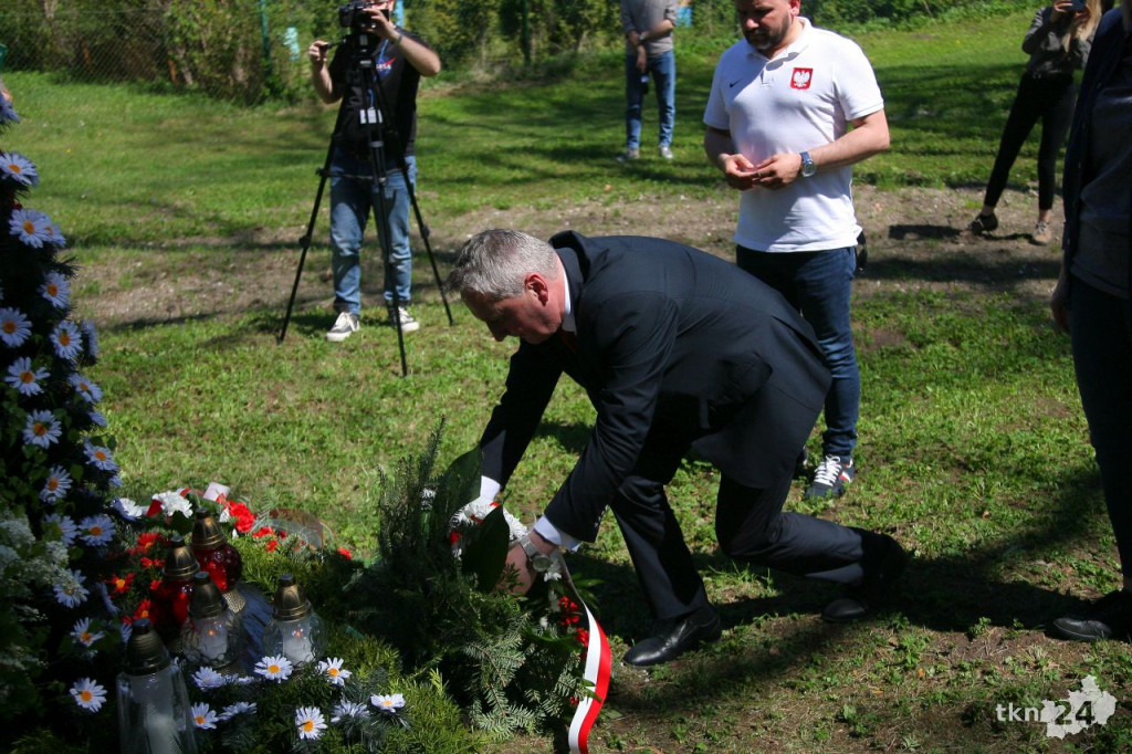 Parlamentarzyści i samorządowcy posadzili las w Niekłaniu [wideo, zdjęcia]