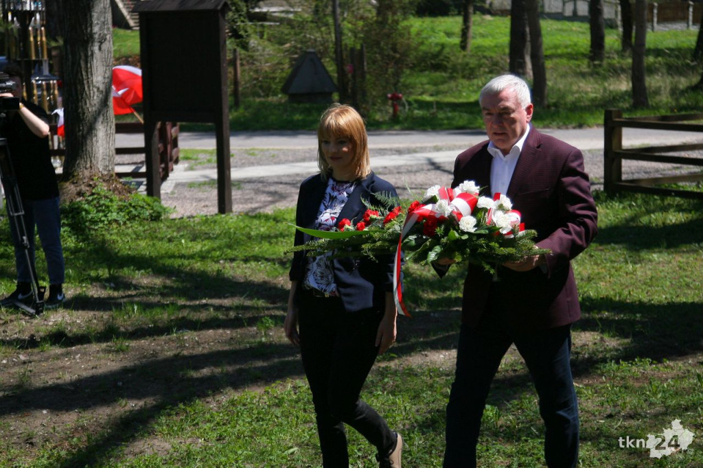 Parlamentarzyści i samorządowcy posadzili las w Niekłaniu [wideo, zdjęcia]