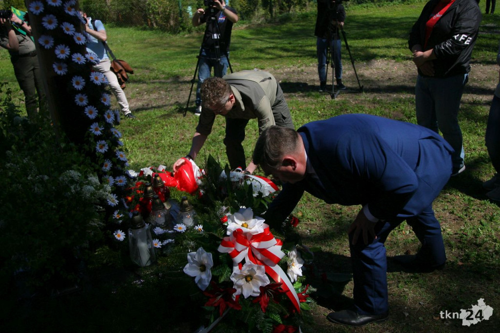 Parlamentarzyści i samorządowcy posadzili las w Niekłaniu [wideo, zdjęcia]