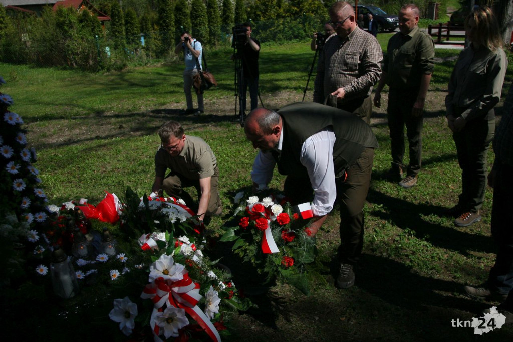 Parlamentarzyści i samorządowcy posadzili las w Niekłaniu [wideo, zdjęcia]