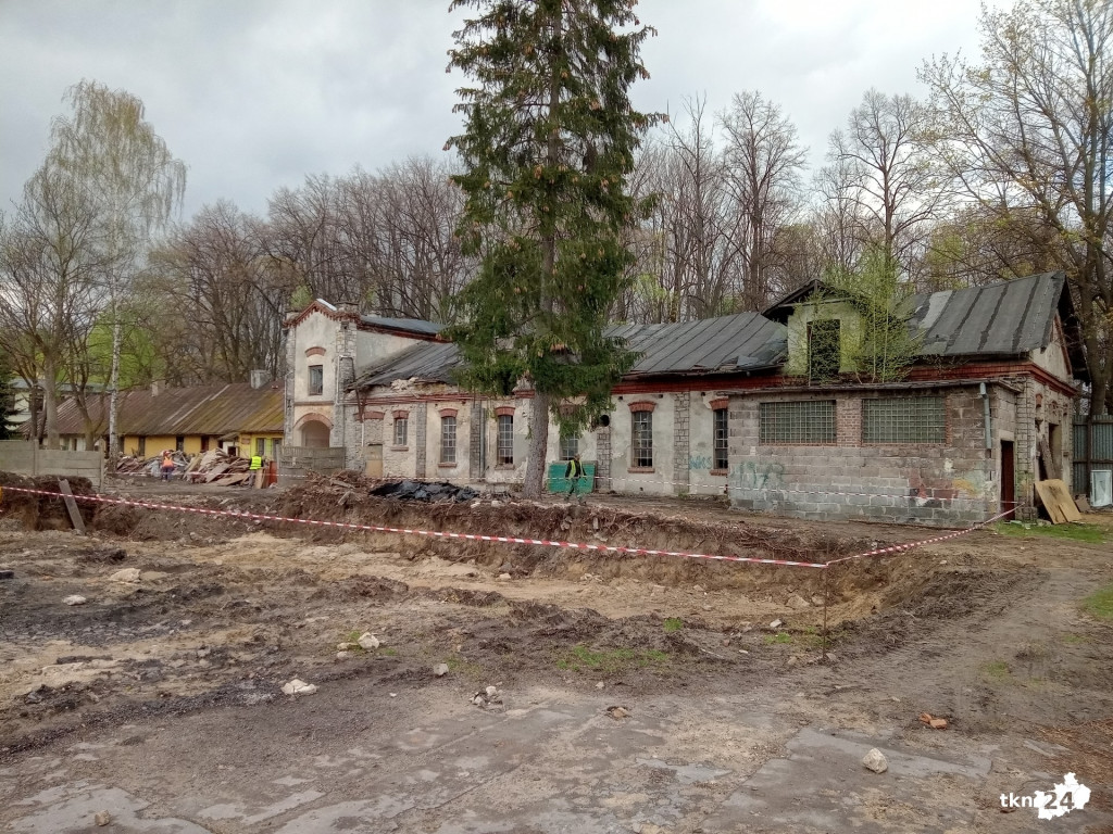 Nie ma już garaży przy UMiG. To początek remontu stolarni [wideo, zdjęcia]