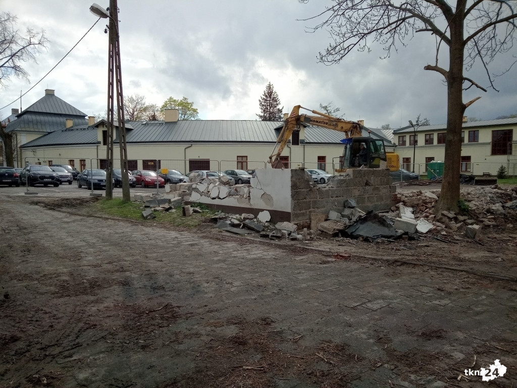 Nie ma już garaży przy UMiG. To początek remontu stolarni [wideo, zdjęcia]