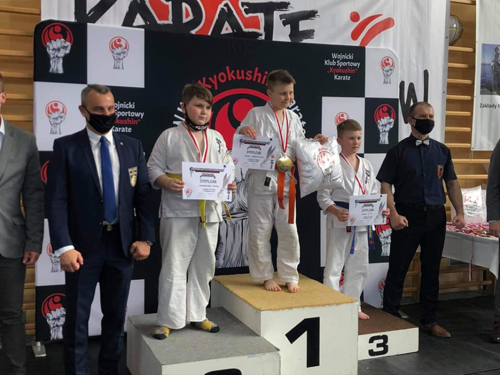 Doskonały start naszych karateków w Wojniczu [zdjęcia]