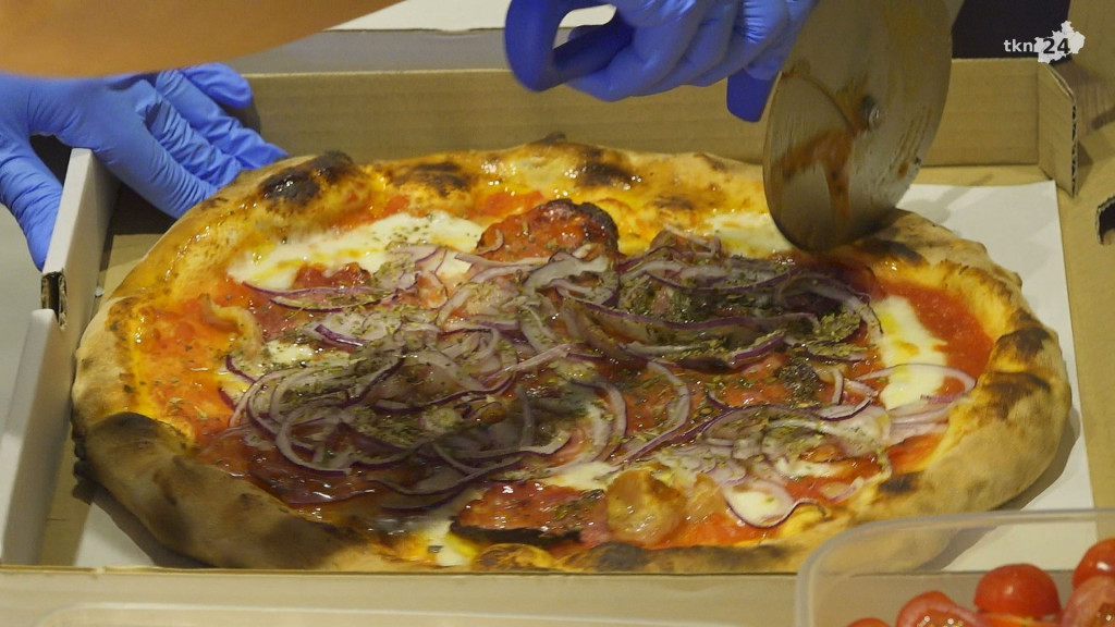 Włoska pizza z San Vito Lo Capo. Zobacz jak powstaje [wideo, zdjęcia]