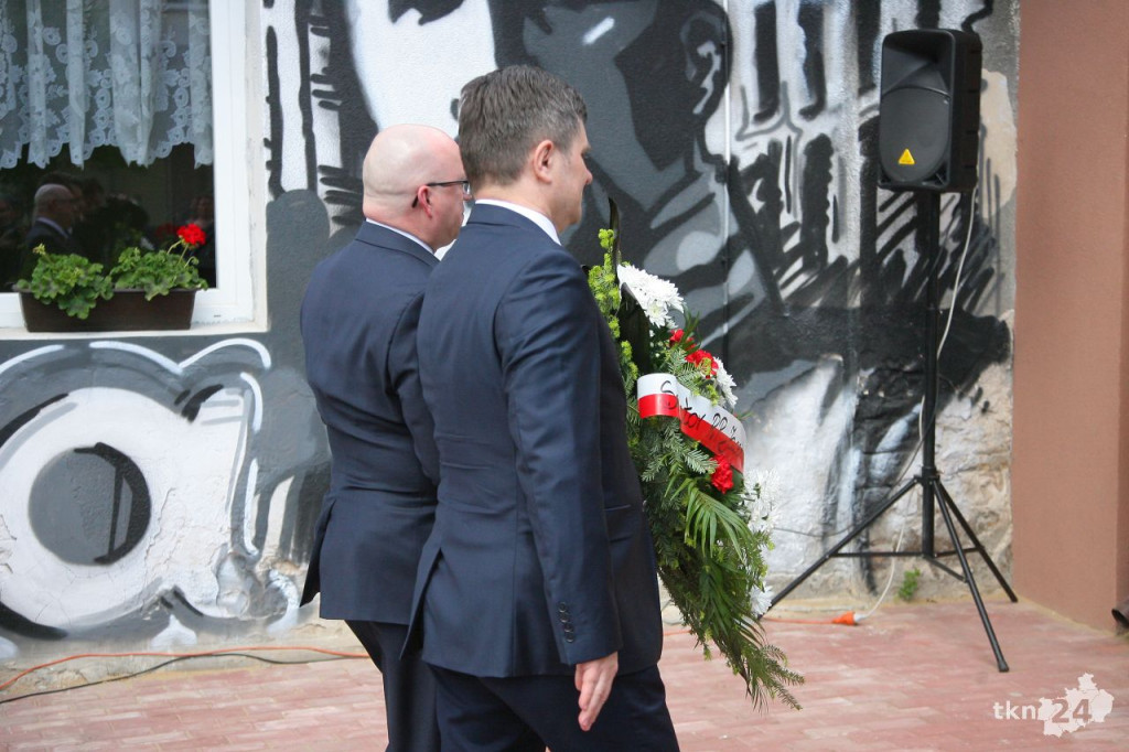 Barycz: Tablica odsłonięta, medale wręczone [wideo, zdjęcia]